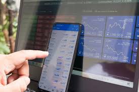 Expectativas desancoradas de inflação e incertezas fiscais enfraquecem Ibovespa