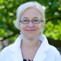 Christiane Knoop directs the adult CF clinic and the lung transplantation ...