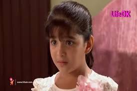 Agam tells Amrit Bani will go to the palace where her Dada.Dadi..Chacha..Sister..Mama and Daada live. - Le3Su0G