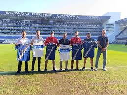 La UC tuvo su único entrenamiento en Ecuador previo al choque contra Barcelona
