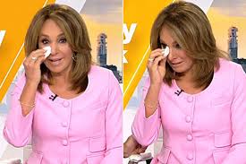 Beloved New York Anchor Cries Live on Air Mourning the Death of Her Mother — People.com