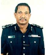 ... Polis Negara - 1 Februari 1973 • Ketua Polis Negara - 8 Jun 1974 hingga 15 Januari 1994 TAN SRI ABDUL RAHIM BIN MOHD. NOOR Tan Sri Abdul Rahim bin Mohd. - h5