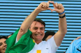 Ao menos 16 candidatos adotam 'Bolsonaro' como nome de urna