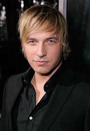 Veronica Mars alum Ryan Hansen has been cast in the NBC comedy pilot Friends with Benefits, according to The Hollywood Reporter. - 100331RyanHansen1