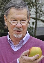 Der Arzt Gerd Babucke weiß, warum Äpfel gesund sind.
