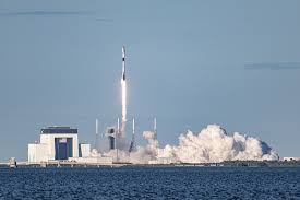 FCC gives SpaceX “green light” to expand Starlink constellation to 15,000 satellites