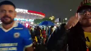 Aficionados de América y Cru Azul conviven previo al Clásico Joven