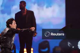 ¡Imperdible! Dónde VER los Latin Grammys 2025 GRATIS Online 🎶