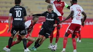 Monaco – Lens : pas de penalty pour Lens, est-ce normal ?
