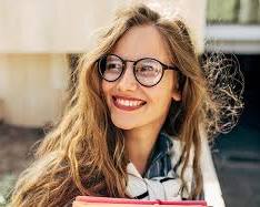 Hình ảnh về person wearing glasses