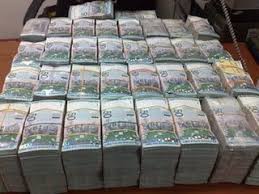 Hasil gambar untuk uang malaysia banyak
