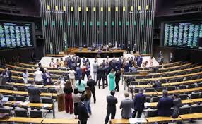 Governo retira urgência de projeto sobre 6x1; entenda próximos passos