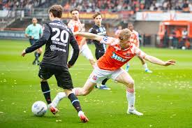 LIVE eredivisie | Heerenveen schiet uit de startblokken in Volendam met knappe kopgoal