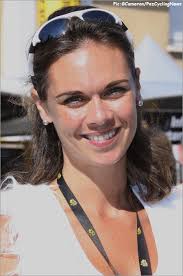 PezCycling News - What&#39;s Cool In Pro Cycling : Tour de Pez: Skoda Podium Girl Laura Antoine! - tdf09st09gc-laura03