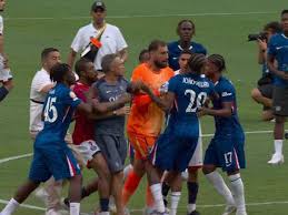 (VIDEO) RELAJO EN LA FINAL: ¡Luis Enrique reaccionó y agredió a Joao Pedro!