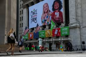 Jennifer Garner’s Snack Company Falls in First Results Since IPO