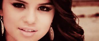 Résultat de recherche d'images pour "selena gomez gif"