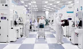 IBM Advances in Quantum Computing: Nighthawk Processor and Fault-Tolerant Computing