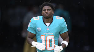 Tyreek Hill Diagnosed with Oblique Injury, Sits Out Dolphins' Practice