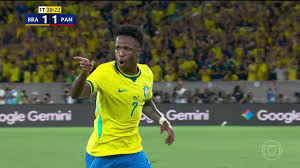 Aos 40 min do 1º tempo - revisão do VAR de Casemiro do Brasil contra o Panamá