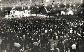 Resultado de imagem para show de rock lotado anos 70