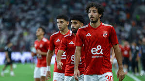 بالفيديو: هل أخطأ الحكم؟ ثورة غضب في مواجهة الأهلي وسموحة
