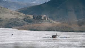 Plane crashes into Payette River east of Emmett, killing two male passengers