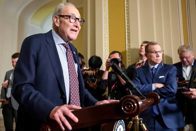 Democrats demand White House briefing on Trump's secret flight from Turkey; decoy ruse used Air Force One as bait amid Iranian threat