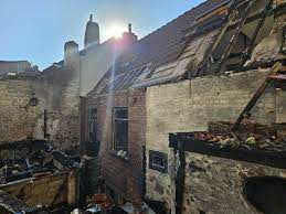 Brand Brug­ge: vuur wel­licht ont­staan aan elek­tri­sche beka­be­ling aan dakterras