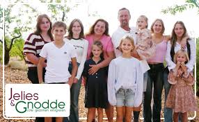 Hoeveel verdienen de families Jelies en Gnodde met hun programma?