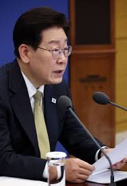 President Lee Visits Planned Site of Daegu-Gyeongbuk New Airport: 