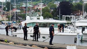 Stor polisinsats i Båstad hamn – lyxbåt beslagtogs