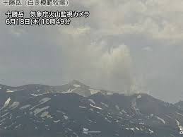 十勝岳 噴火警戒レベル2（火口周辺規制）に引き上げ