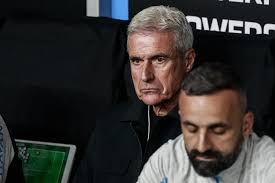 Luís Castro deve seguir como técnico do Grêmio? Vote na enquete