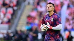 Óscar Whalley vuelve a jugar con Chivas previo a sustituir a Tala Rangel; recibió dos goles