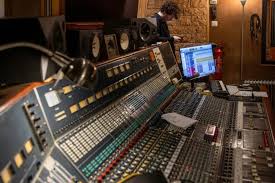 Muere Robe Iniesta, el cantante del grupo de rock español Extremoduro