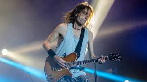 Muere Robe Iniesta, líder y fundador de la banda de rock Extremoduro