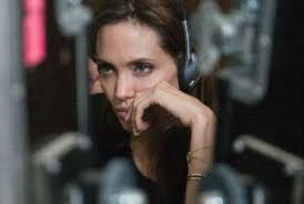 Hrvatski novinar i pisac Josip Knežević podnio je sudsku tužbu protiv Angeline Jolie i tvrdi da je ona bez dozvole uzela priču njegovog romana i iskoristila ... - 8447449_600x338