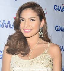 Andrea Torres renewed her ties with GMA Network on Friday, signing a three-year contract in the presence of the company&#39;s top executives. - Andrea-Torres20140323