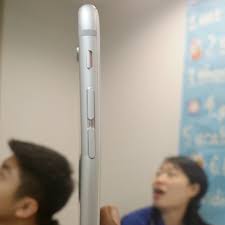 Résultat de recherche d'images pour "iphone bend"