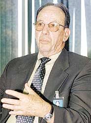 Folha de S.Paulo - Governo: General Cardoso demite o diretor - geral da Abin - n0112012000