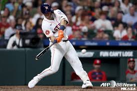 The San Francisco Giants called up a new face with a large-scale player movement. Director Tony Byte..