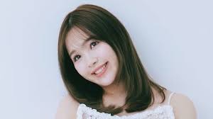 「神秘的」第1子妊娠中・藤田ニコル レースワンピ姿のマタニティフォト公開!ふっくらおなか姿で愛犬と並び優しい笑顔を浮かべる様子に「幸せ満載」（めざましmedia）