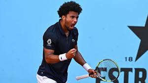 Tennis : Arthur Fils rejoint avec autorité les quarts de finale à Madrid