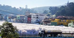 Resultado de imagem para espuma do Tiete em Pirapora em junho de 2015 imagens