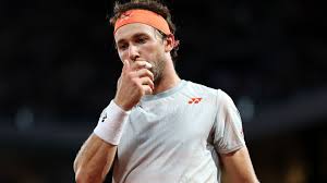 Casper Ruud holding his back during a previous match.