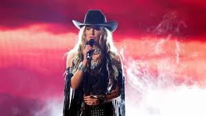 Lainey Wilson's Haunting Cover of YUNGBLUD's 'Zombie' for Halloween