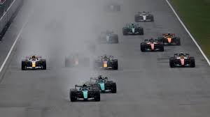 Formel 1: Rennen startet mit 100 Minuten Verspätung — BILD
