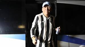 Acionista da SAF do Botafogo, John Textor chega ao Rio e assiste a treino