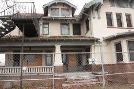 Résultat de recherche d'images pour "horrific haunted houses abandoned"